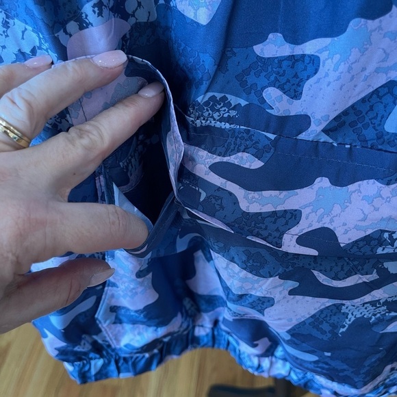 Reebok Women's Essential camo printed quarter zip windbreaker in a size XXL NWT - Picture 14 of 16